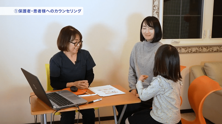 歯科助手の伊藤さんに実演していただきました